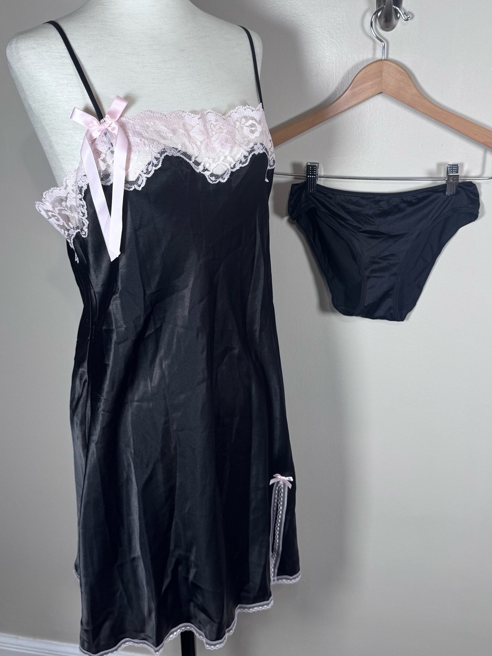Victoria’s Secret Angels Sz L Black Satin Pink Lace Lingerie Slip, NWT Panty Set